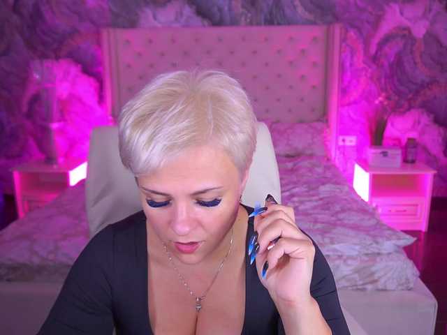 CrystalVibe live cam on BongaCams