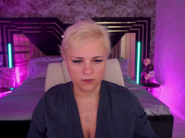 CrystalVibe live cam preview