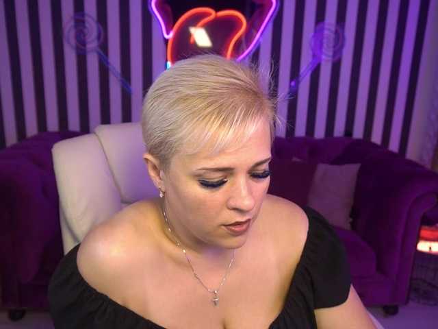 CrystalVibe live cam on BongaCams