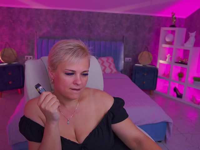 CrystalVibe live webcam show
