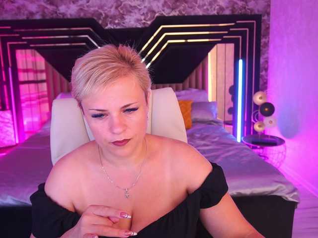 CrystalVibe live cam on BongaCams