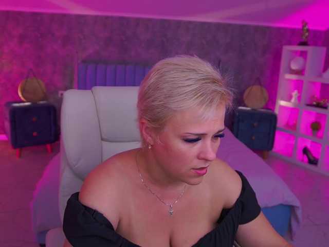 CrystalVibe live cam on BongaCams