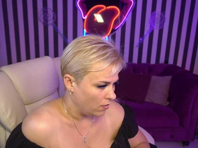 CrystalVibe live cam on BongaCams