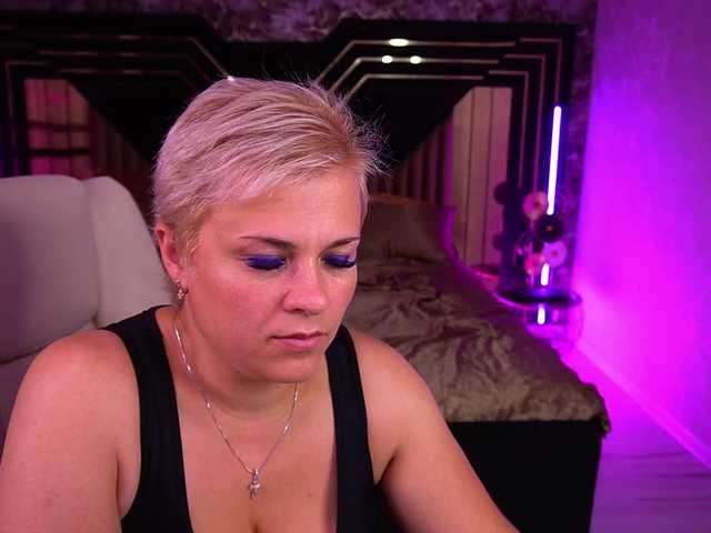 CrystalVibe live webcam show