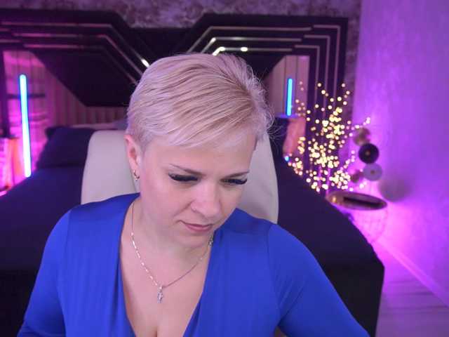 CrystalVibe live cam on BongaCams