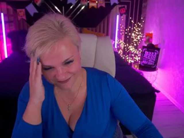 CrystalVibe live cam on BongaCams