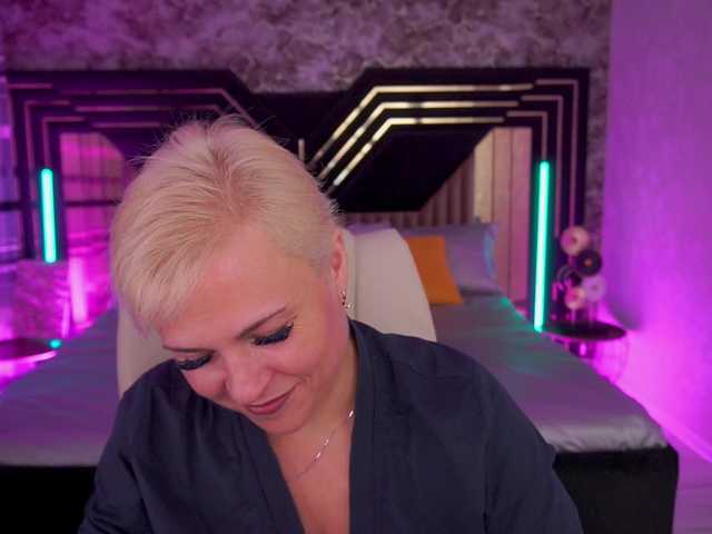 CrystalVibe live cam on BongaCams