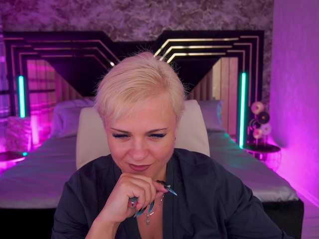 CrystalVibe live cam on BongaCams