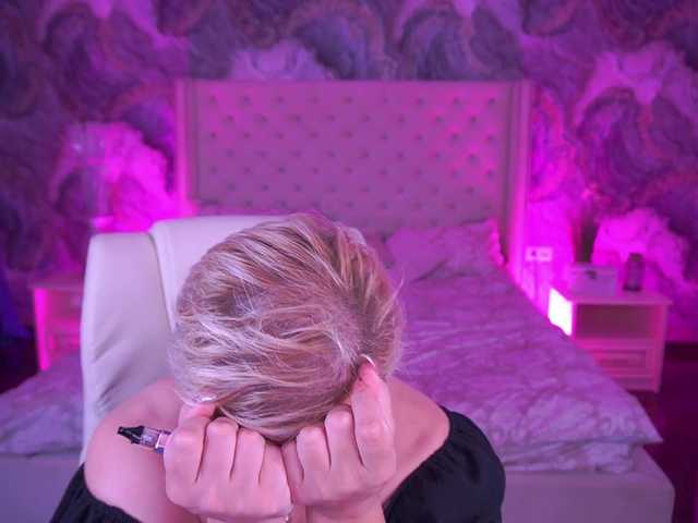 CrystalVibe live cam on BongaCams