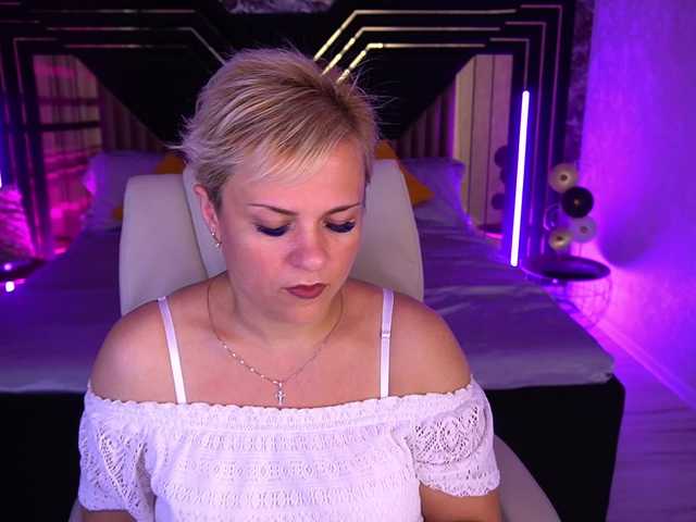 CrystalVibe live cam on BongaCams
