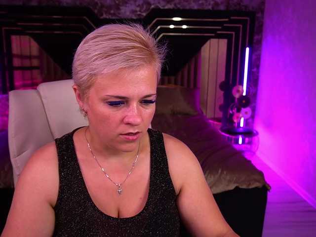 CrystalVibe live webcam show