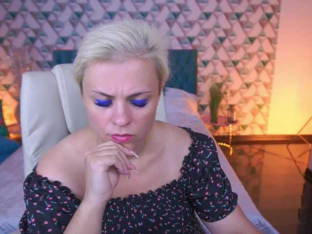 CrystalVibe live cam on BongaCams