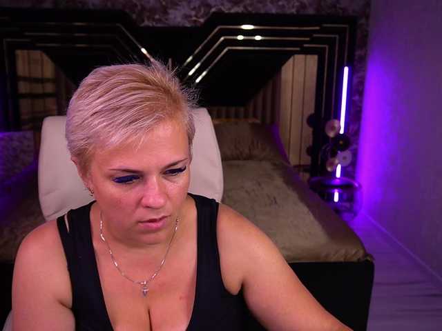 CrystalVibe live webcam show