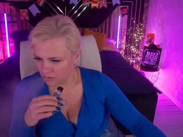 CrystalVibe live cam on BongaCams