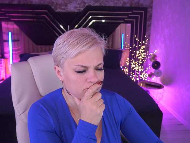 CrystalVibe live cam on BongaCams