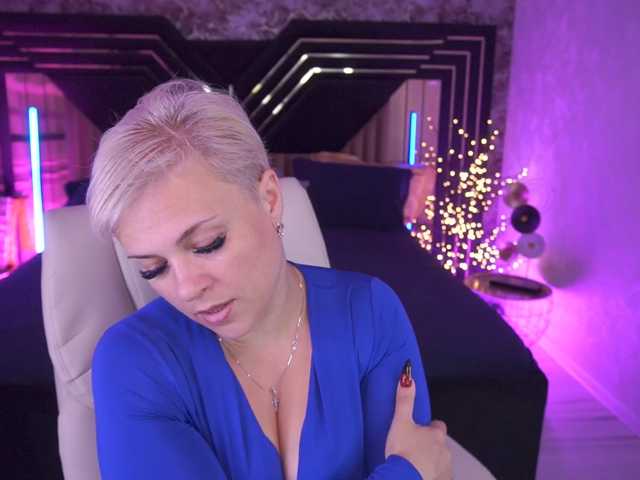 CrystalVibe live cam on BongaCams