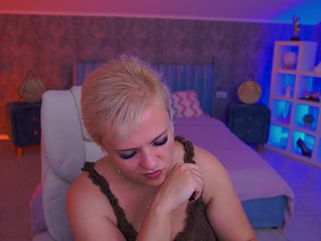 CrystalVibe live cam on BongaCams