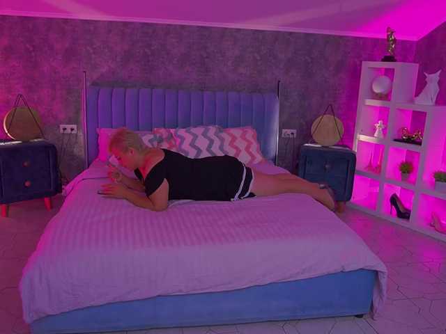 CrystalVibe live webcam show