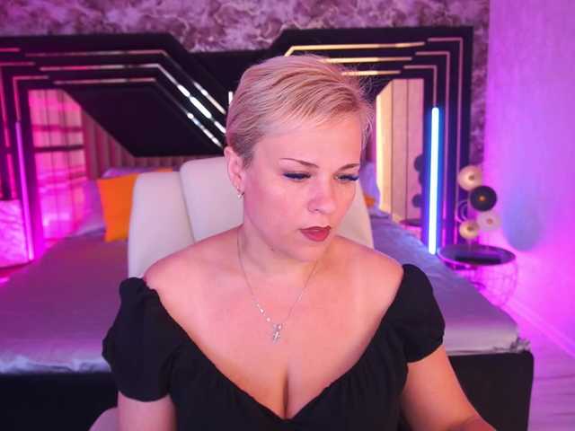 CrystalVibe live cam on BongaCams