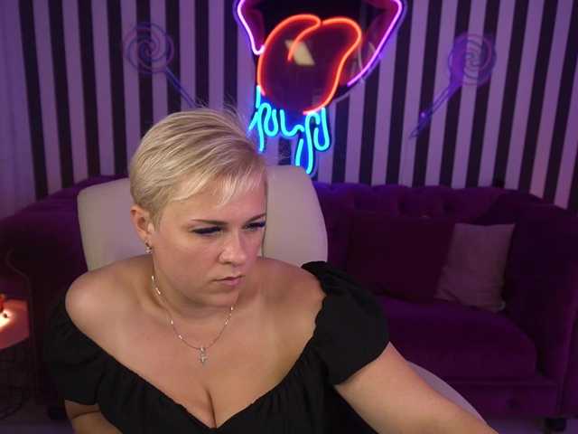 CrystalVibe live cam on BongaCams