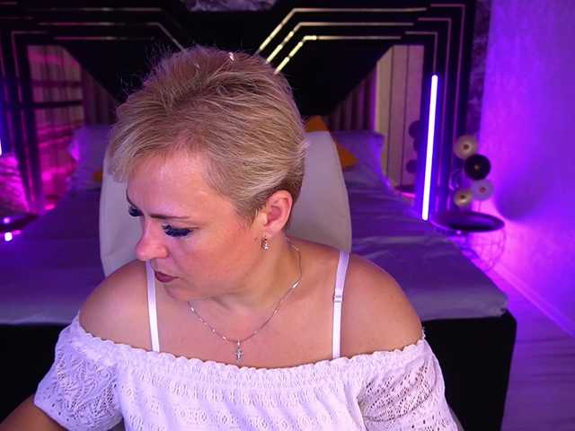 CrystalVibe live cam on BongaCams