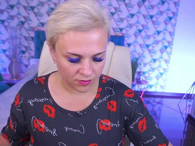 CrystalVibe live cam on BongaCams