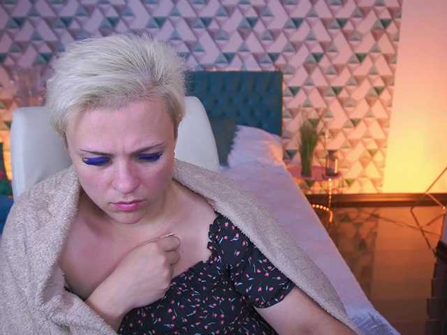CrystalVibe live cam on BongaCams