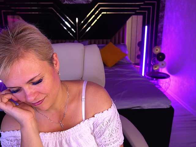 CrystalVibe live cam on BongaCams
