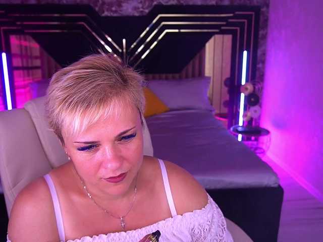 CrystalVibe live cam on BongaCams