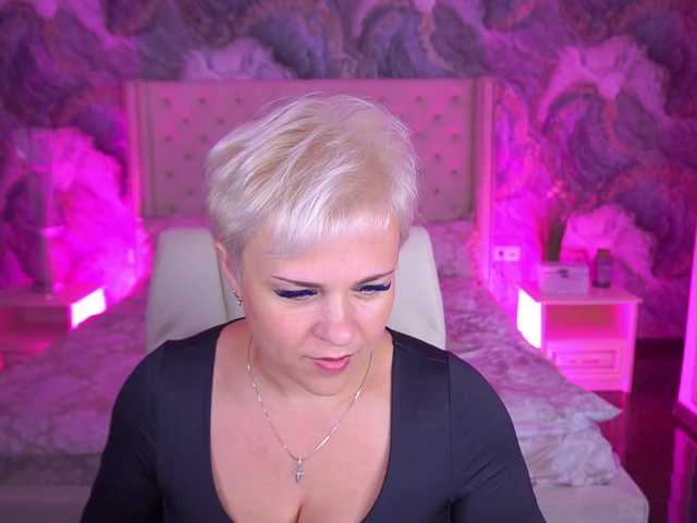 CrystalVibe live cam on BongaCams