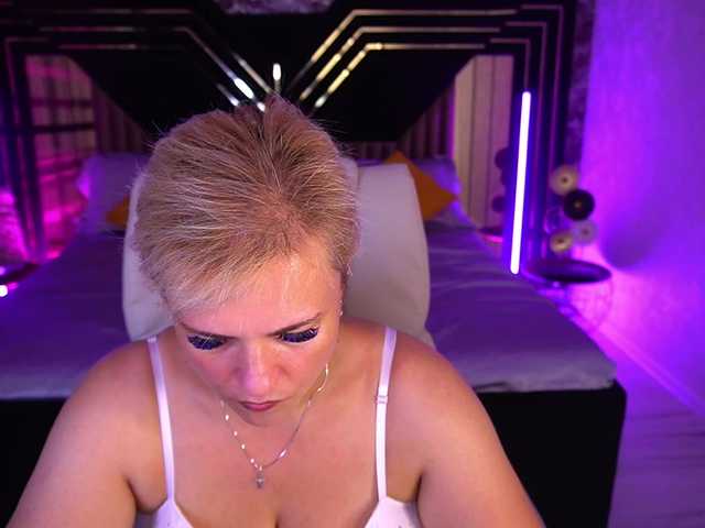 CrystalVibe live cam on BongaCams