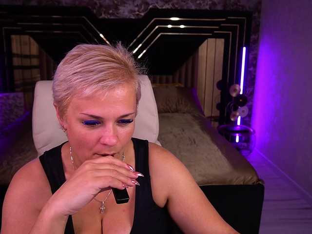 CrystalVibe live webcam show