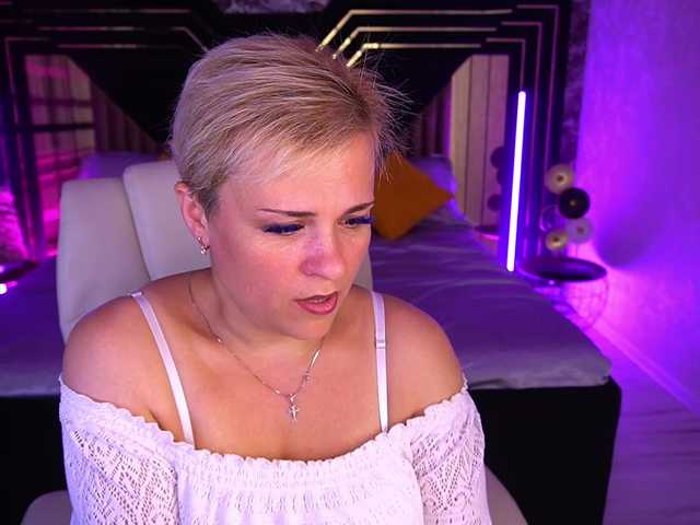CrystalVibe live cam on BongaCams