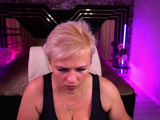 CrystalVibe live webcam show