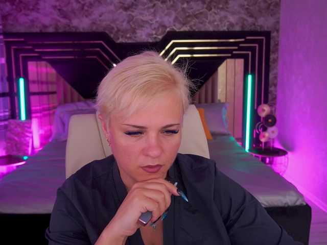 CrystalVibe live cam on BongaCams