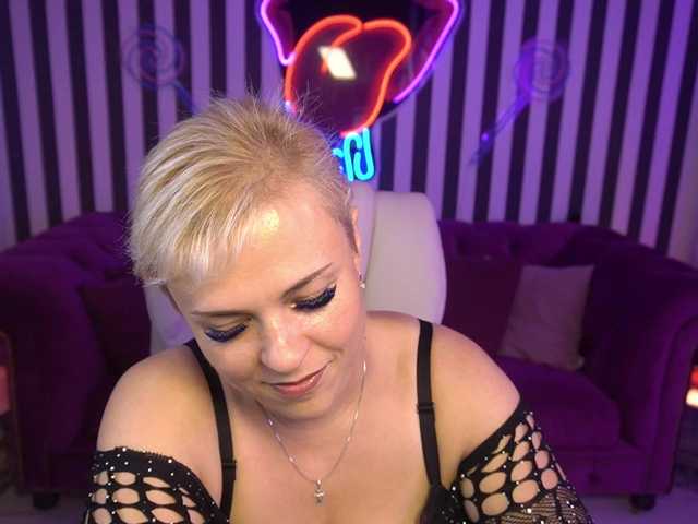CrystalVibe live cam on BongaCams