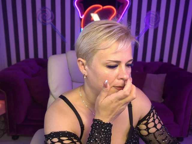 CrystalVibe live cam on BongaCams