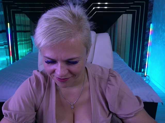 CrystalVibe live cam on BongaCams