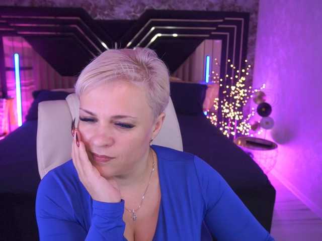 CrystalVibe live cam on BongaCams
