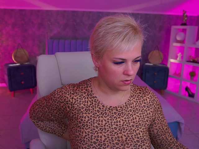 CrystalVibe live webcam show