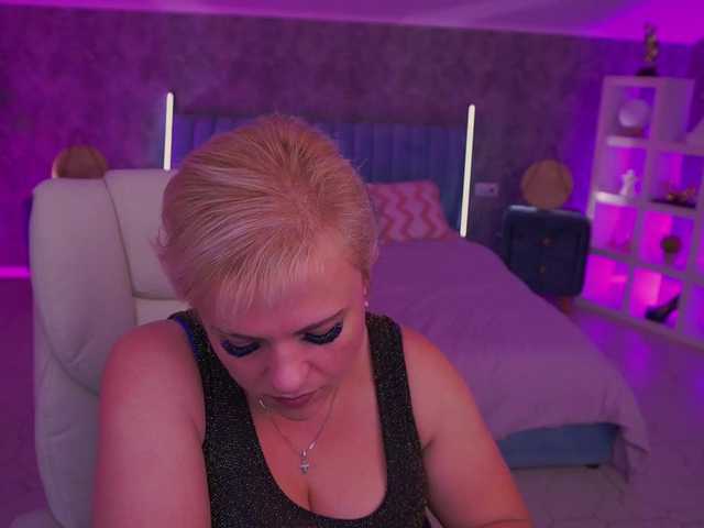 CrystalVibe live cam on BongaCams