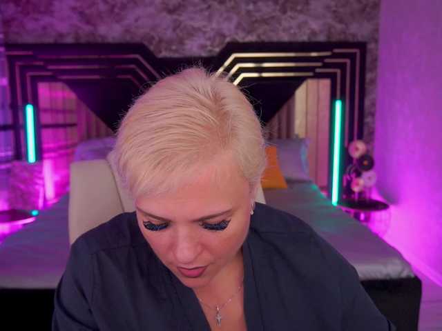 CrystalVibe live cam on BongaCams