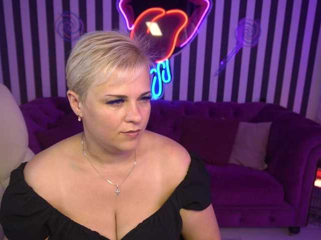 CrystalVibe live cam on BongaCams