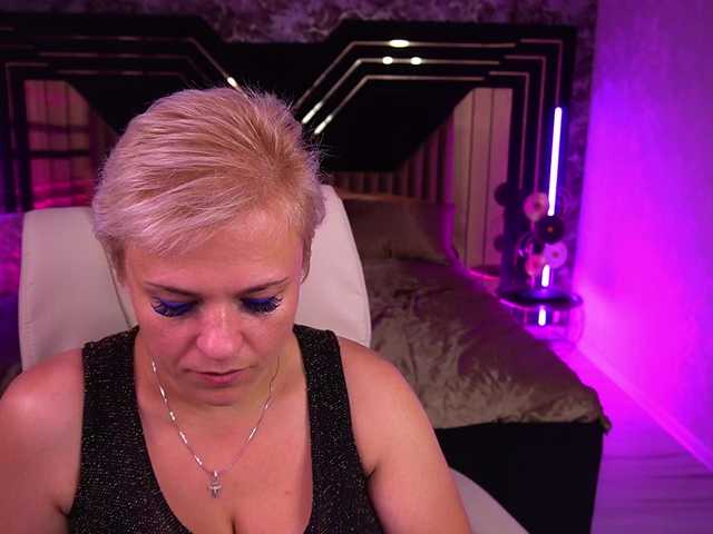 CrystalVibe live webcam show