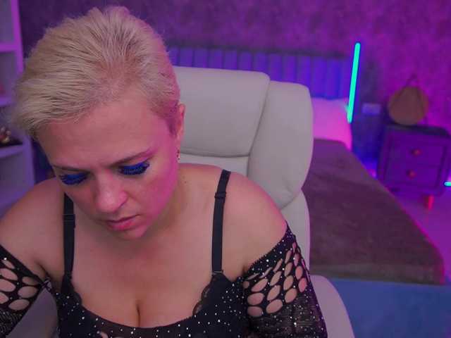 CrystalVibe live cam on BongaCams