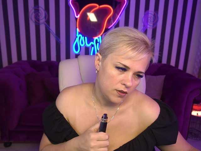 CrystalVibe live cam on BongaCams