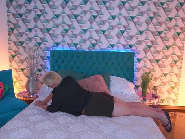 CrystalVibe live cam on BongaCams
