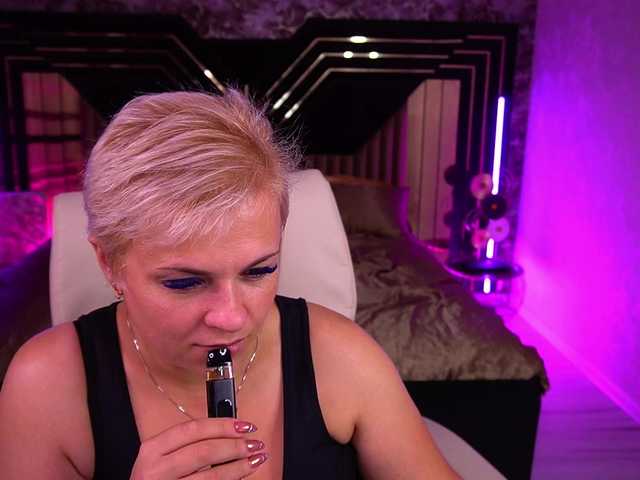 CrystalVibe live webcam show