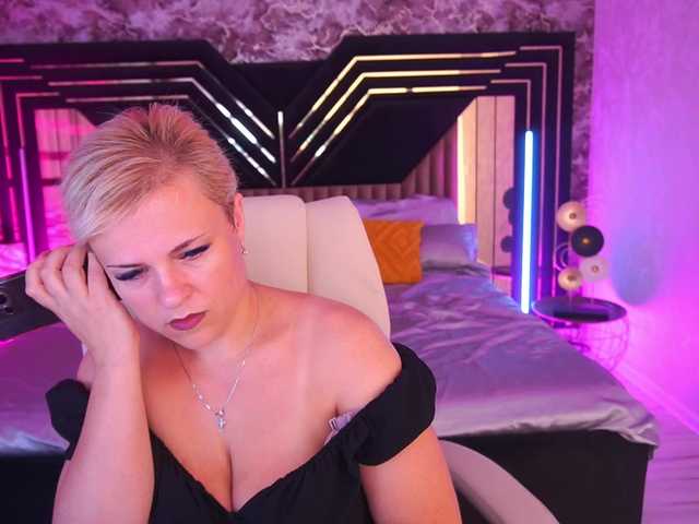 CrystalVibe live cam on BongaCams