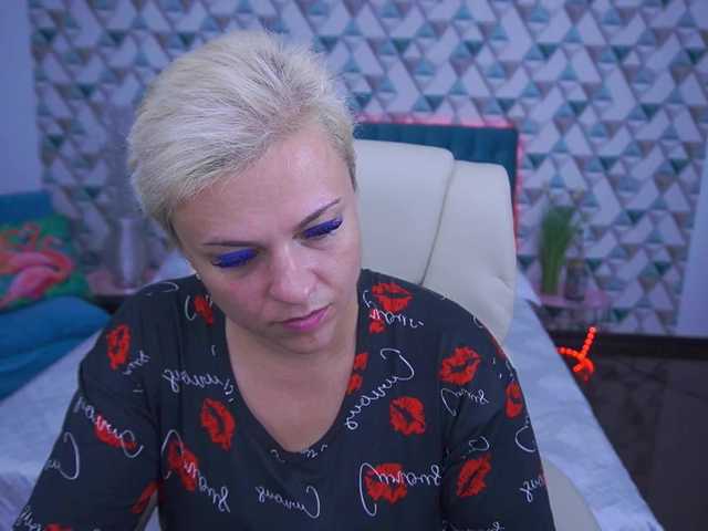 CrystalVibe live cam